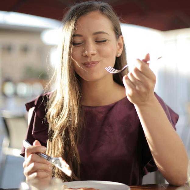 El truco de una nutricionista para disminuir la ansiedad por la comida y adelgazar