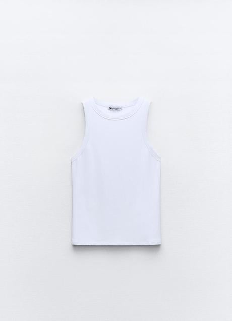 Top blanco de Zara (8,99 euros)