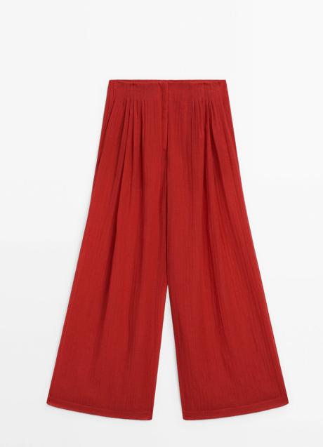 Pantalón rojo de Massimo Dutti (79,95 euros)