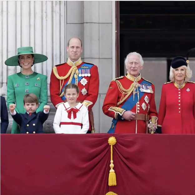 Kate Middleton explica en su mensaje que no acudirá al Trooping the Colour. En esta imagen, a la izquierda, en una de sus apariciones en este evento oficial.