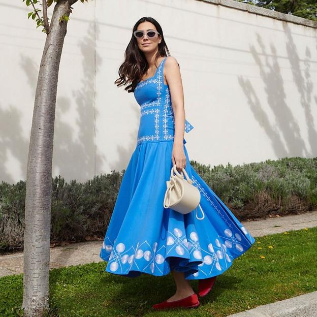 Sassa de Osma con un vestido de cadera baja.