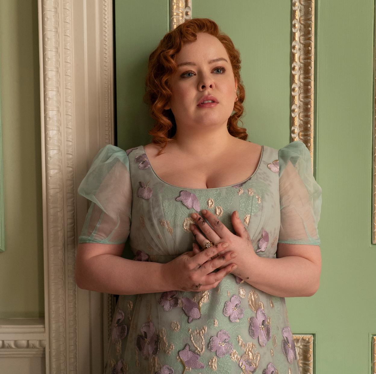 Nicola Coughlan como Penelope Featherington en una imagen del sexto episodio de la tercera temporada de Los Bridgerton. /netflix