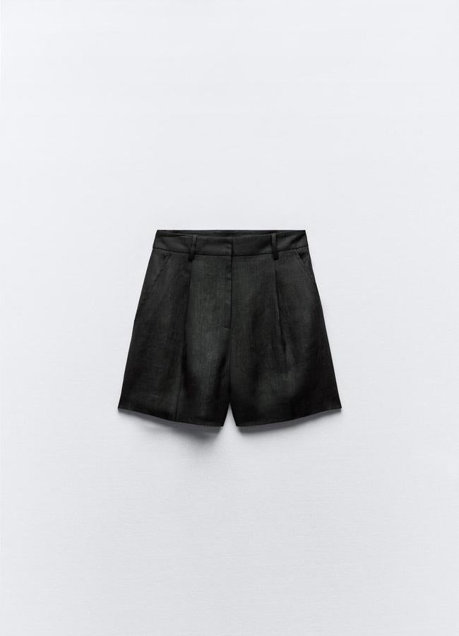 Bermuda negra de Zara, 22,95 euro.