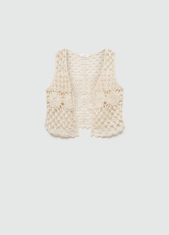 Chaleco de crochet blanco de Mango, 29,99 euros.