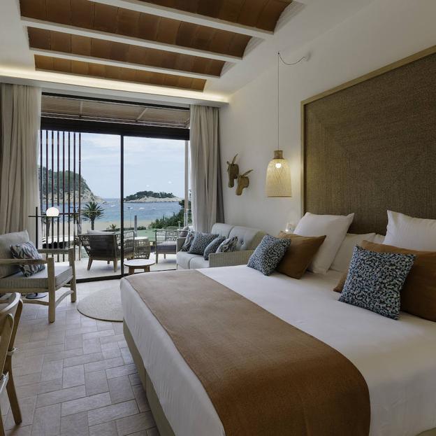 Habitación del Cala San Miguel Resort en Ibiza. 