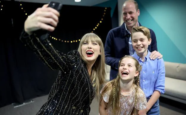 Taylor Swift junto a los hijos del príncipe Guillermo, George y Charlotte. 