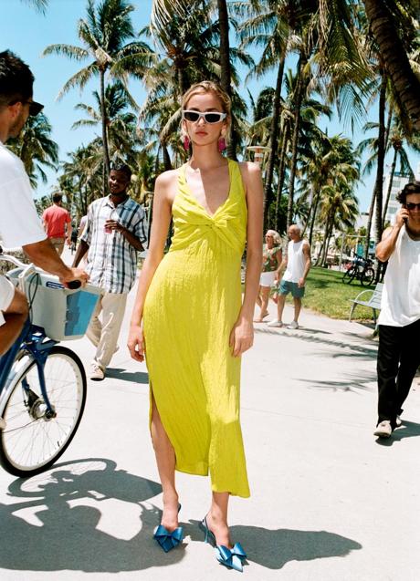 Vestido amarillo de Zara (39,99 euros)