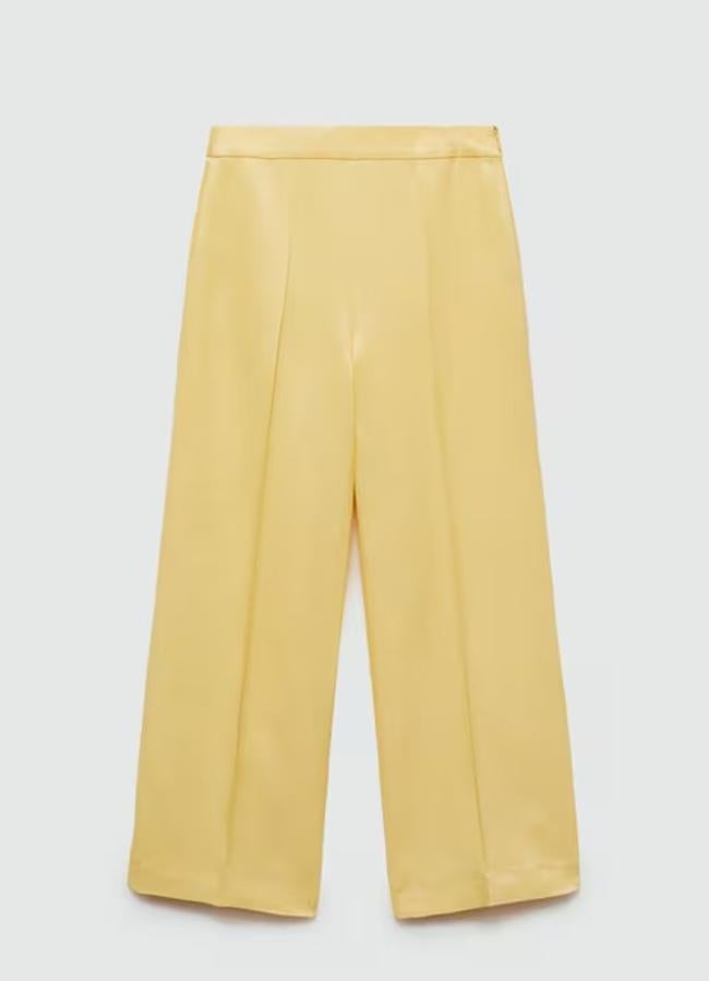 Pantalones flare amarillo pastel de Mango, 49,99 euros.