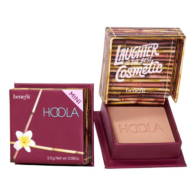 Polvos bronceadores Hoola de Benefit.