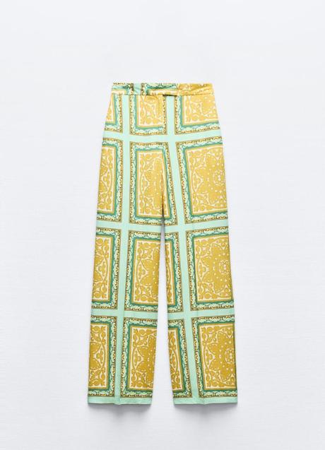 Pantalones estampados de Zara (29,95 euros)