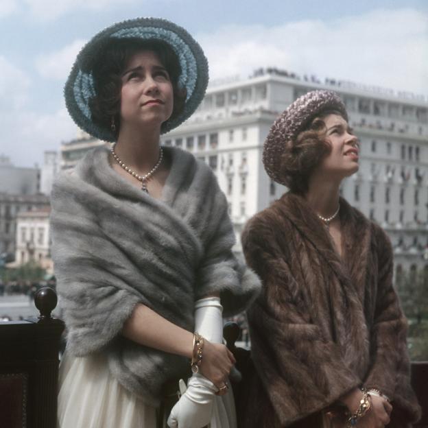 La reina Sofía de Grecia, con su hermana Irene, en una imagen de archivo..