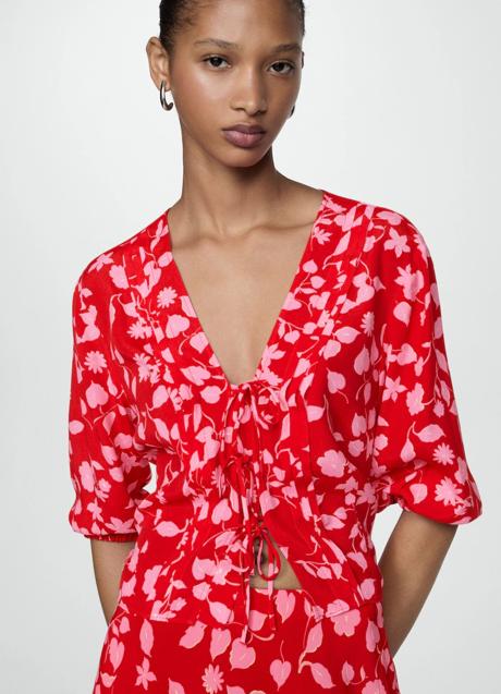 Blusa estampada de Mango (25,99 euros)