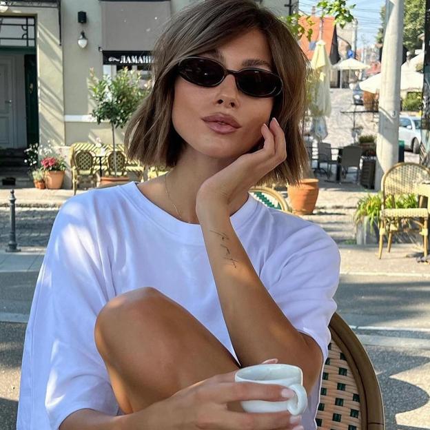 Mujer con rostro maquillado