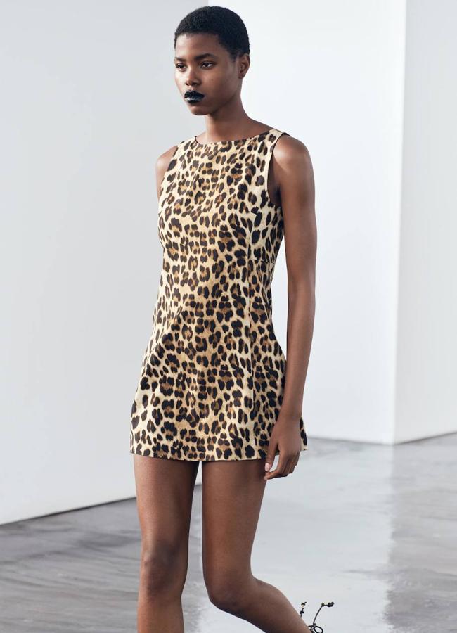 Vestido de leopardo corto minimalista