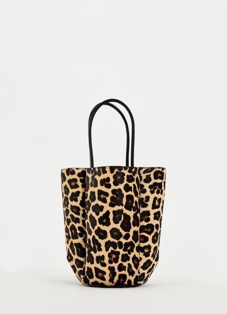 Bolso estampado de Zara (79,99 euros)