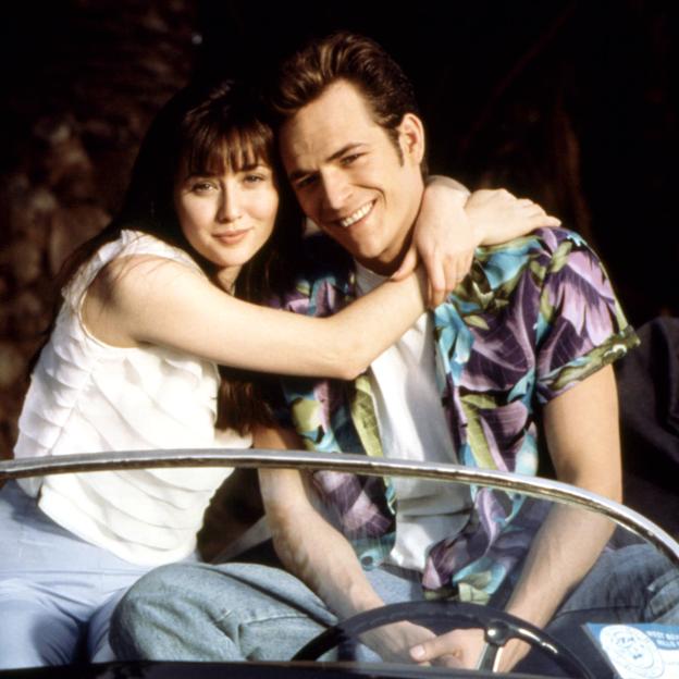 Shannen Doherty junto a Luke Perry en Sensación de vivir. 