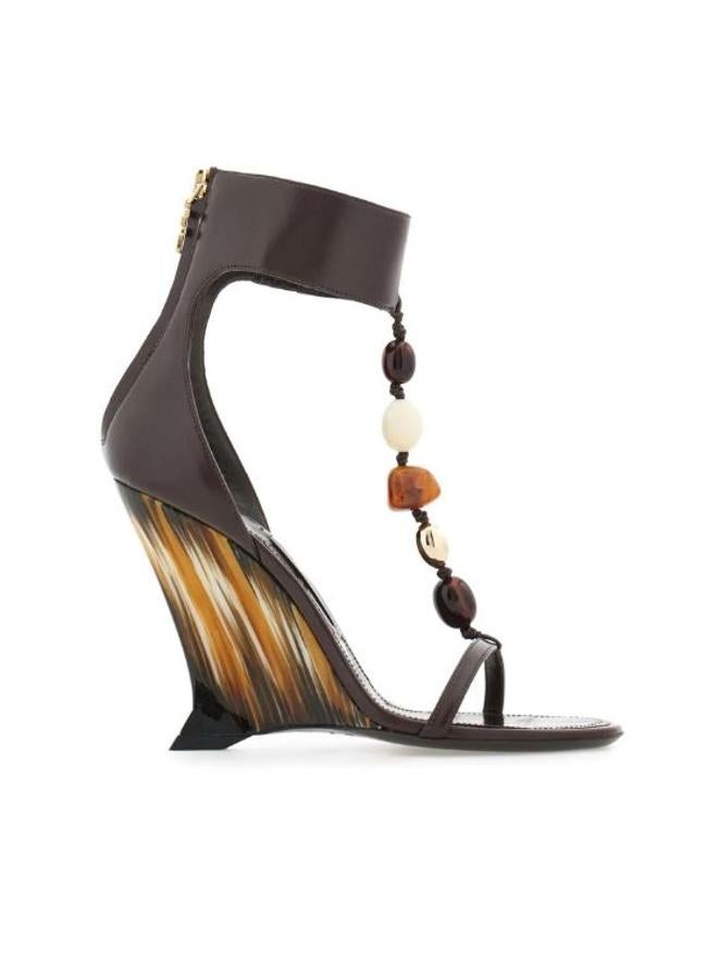 Wedge sandal with beads de Ferragamo, 1.090 euros.