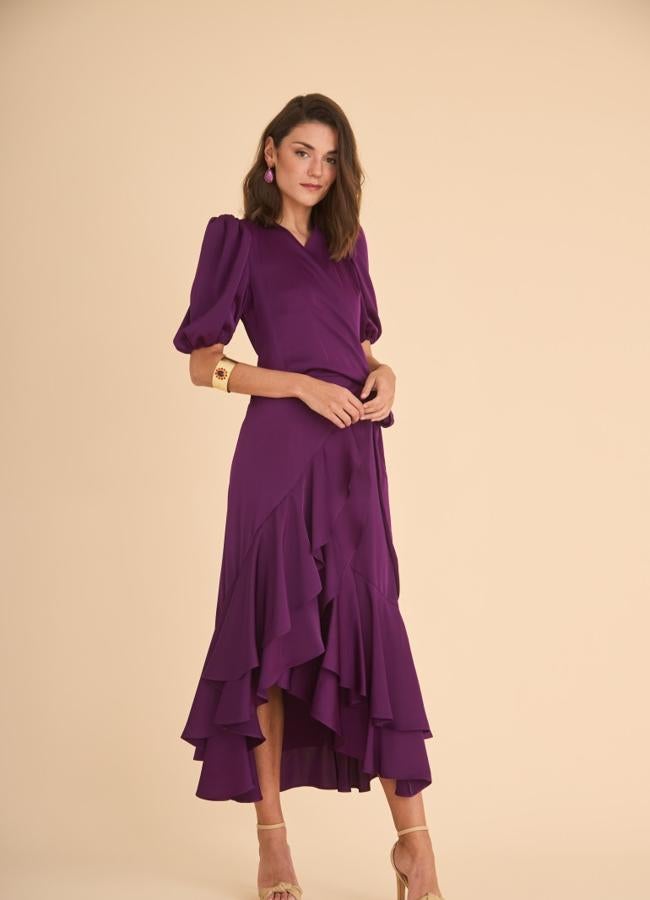 Vestido midi con volantes en morado de Coosy.