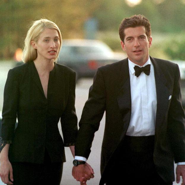 John John Kennedy y Carolyn Bessette. 