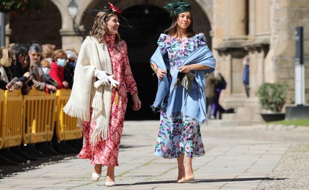 Xandra Falcó junto a su hija, Camila Carvajal en la boda de Isabelle Junot. 