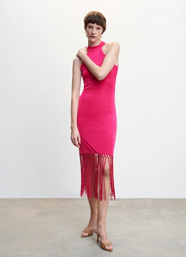 Vestido con flecos en fucsia de Mango Outlet.