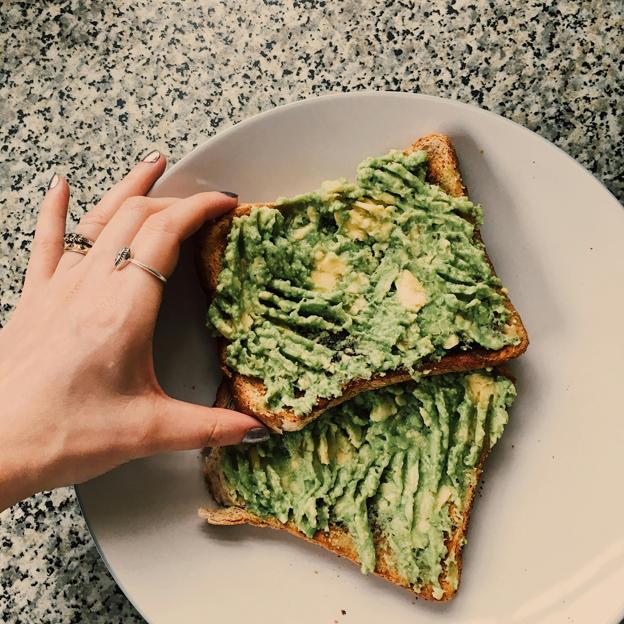 El desayuno perfecto: tostadas con aguacate. 