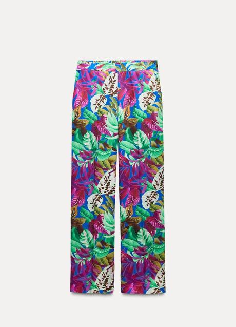 Pantalones estampados de Zara (29,99 euros)