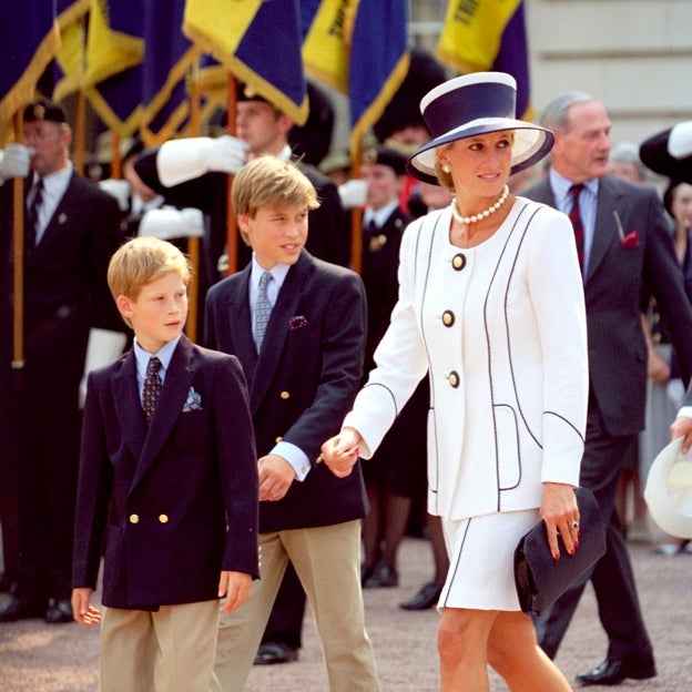 Diana de Gales con Guillermo y Harry. 