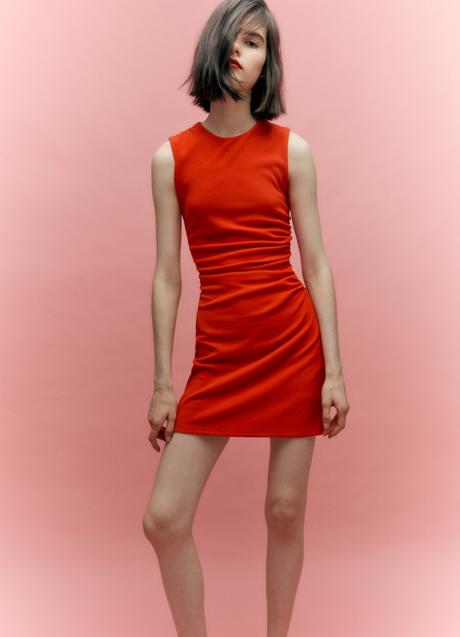 Vestido rojo de Sfera (29,99 euros)