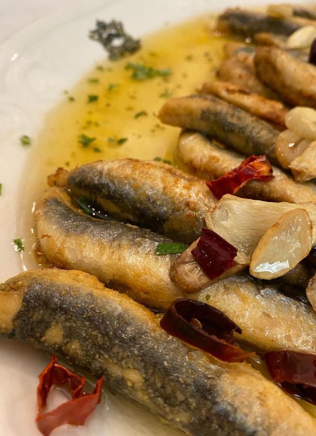 Boquerones a la bilbaína, uno de los platos que podemos encontrar en El Landó. / INSTAGRAM: El Landó