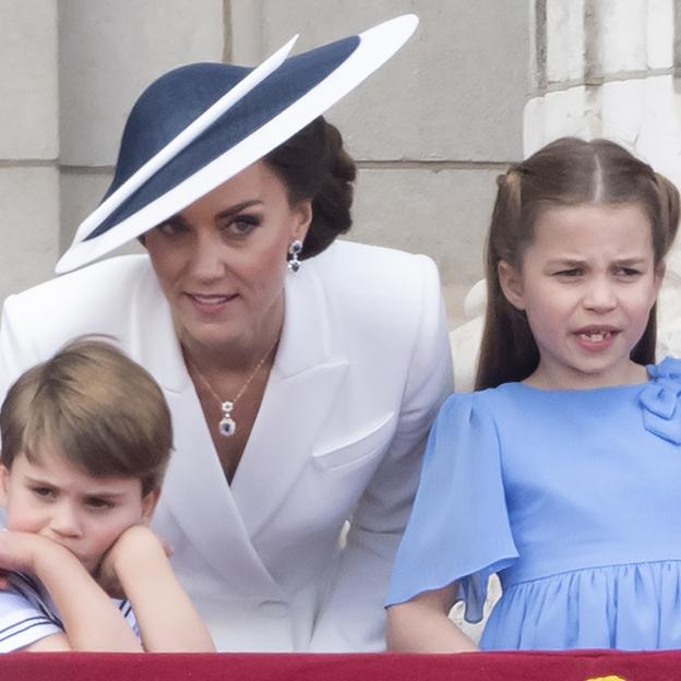 Kate Middleton y sus hijos Charlotte y el pequeño Louis. 