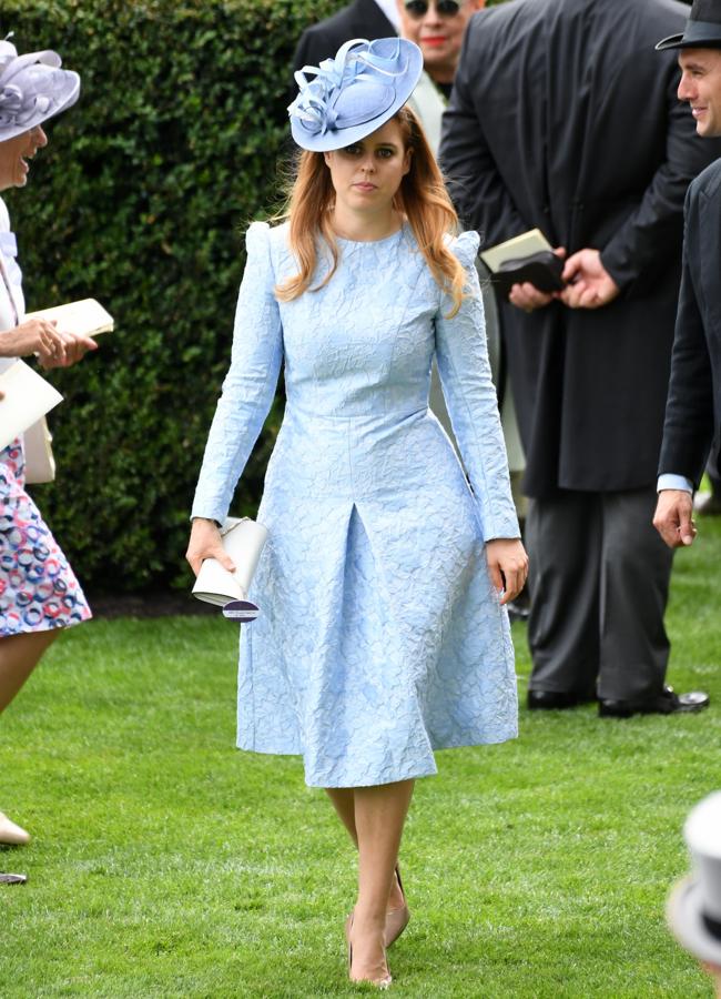 Beatriz de York con un impresionante vestido azul. / GTRES