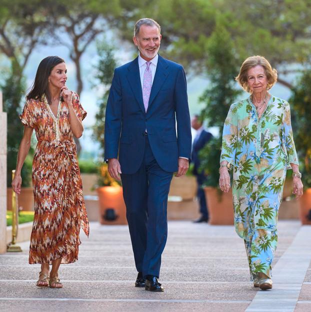 Los reyes Letizia y Felipe con la reina Sofía en la recepción anual de Marivent.