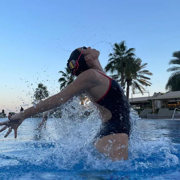 Esta es la crema corporal que usan las deportistas olímpicas tras muchas horas en la piscina