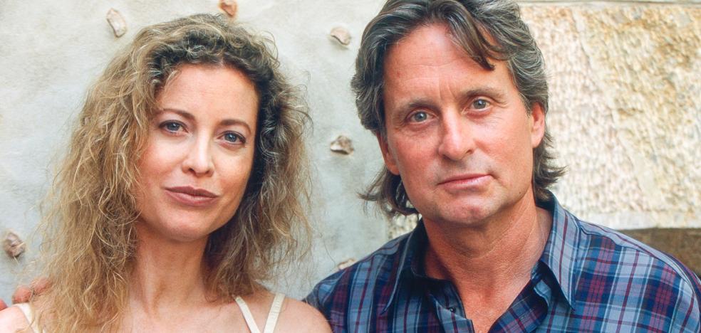 Por Qué Diandra Veranea En Ibiza Mientras A Su Ex, Michael Douglas, Le ...
