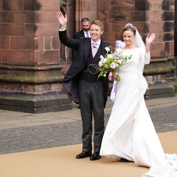 Hugh y Olivia en su boda. 