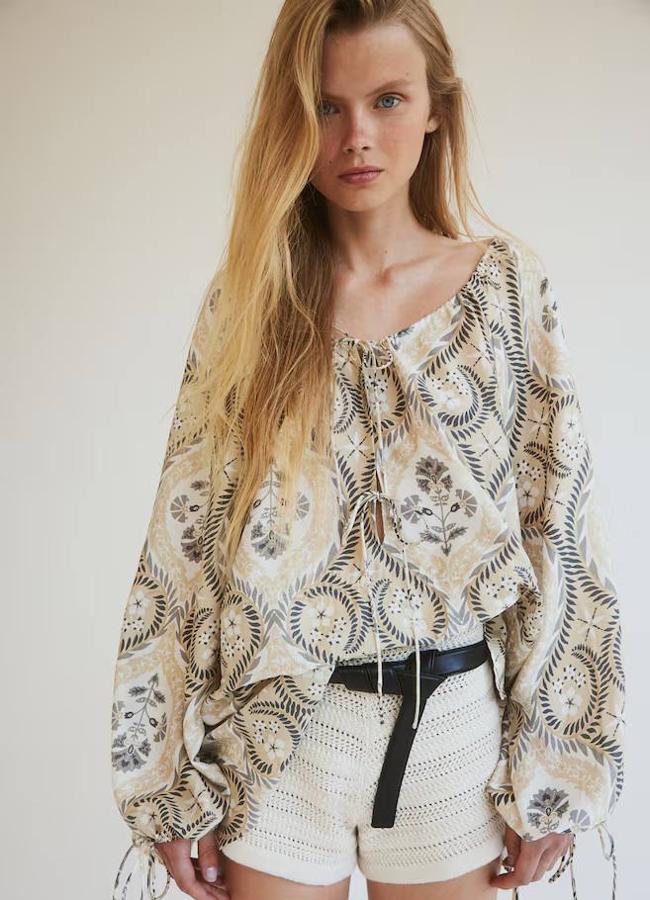 Blusa ancha con estampado boho chic