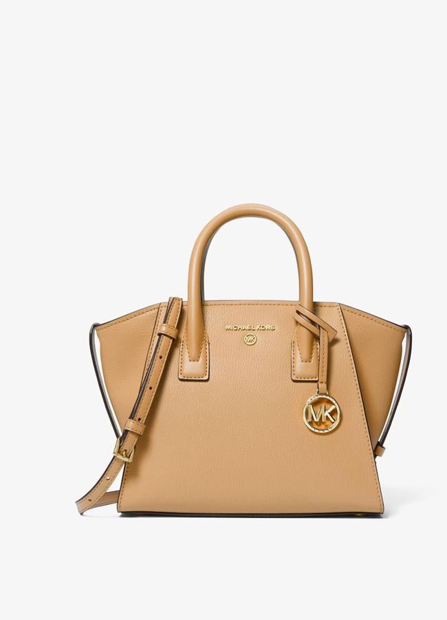 Bolso mini en color camel de Michael Kors.