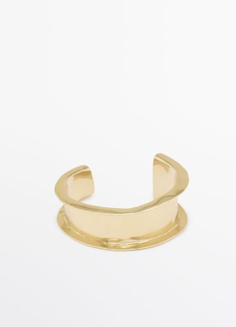 Pulsera dorada de Massimo Dutti (49,99 euros)