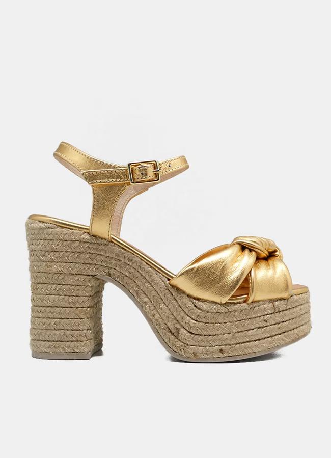 Sandalias con cuña de Gaimo, 63 euros.