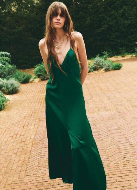 Vestido verde de Sfera (49,99 euros)