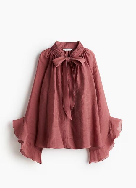 Blusa con volantes de H&M (49,99 euros)