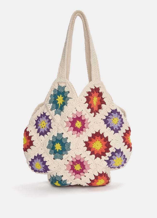 Bolso de crochet de Pull & Bear (15,99 euros).