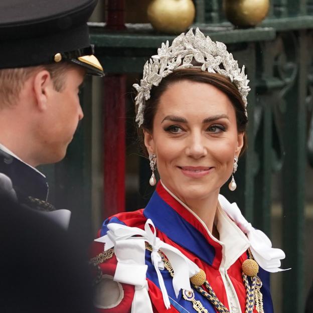 Kate Middleton, con el príncipe Guillermo, en la coronación de Carlos III.