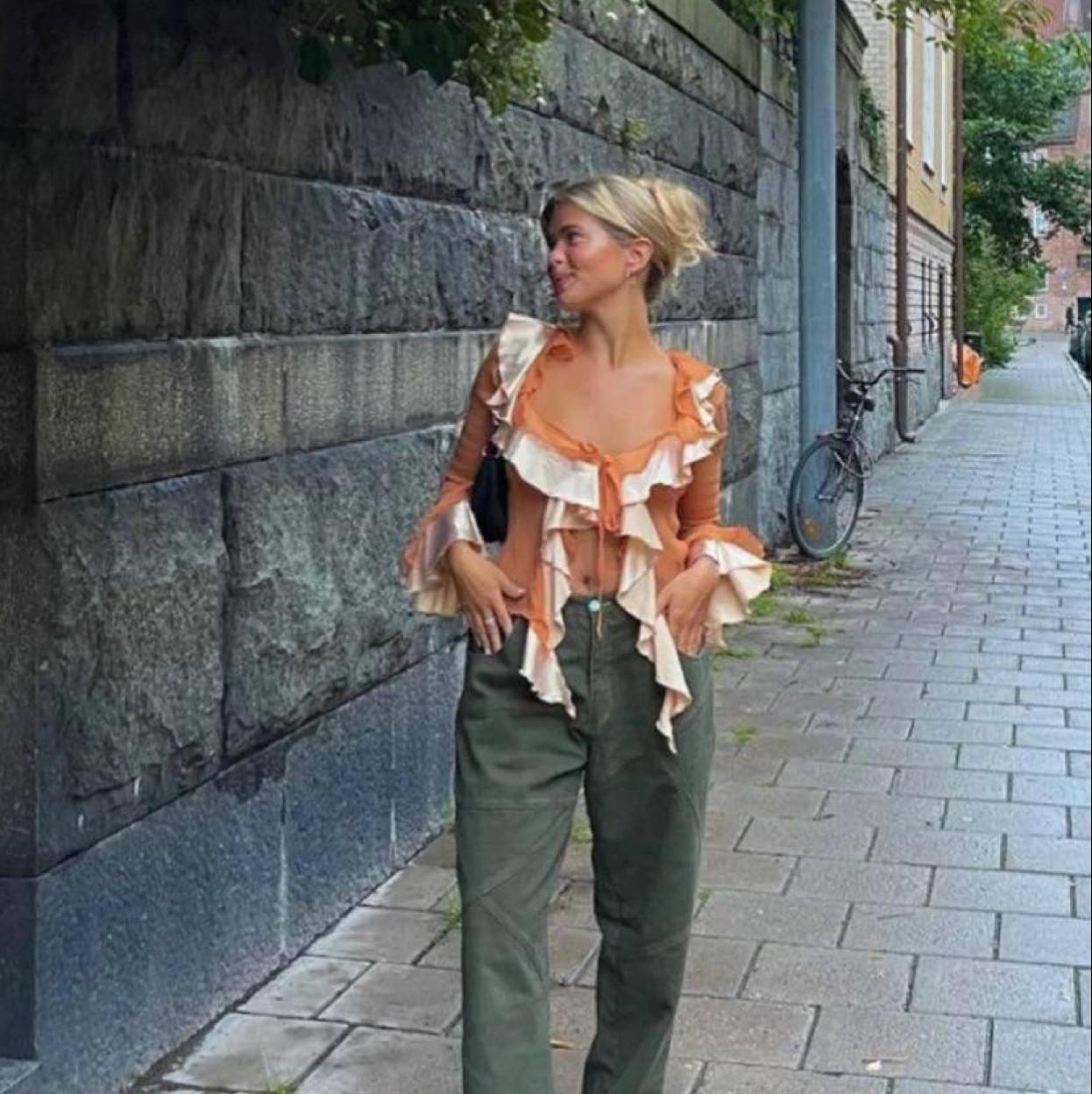 Influencer con ruffle top/@MATILDADJERF