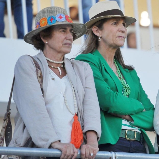 Rita Allendesalazar junto a Elena de Borbón. 