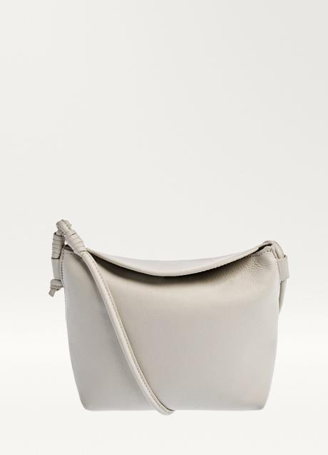 Bolso blanco de Massimo Dutti (79,99 euros)