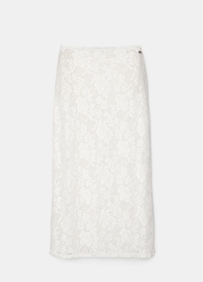 Falda blanca de encaje de Pull&Bear, 22,99 euros.