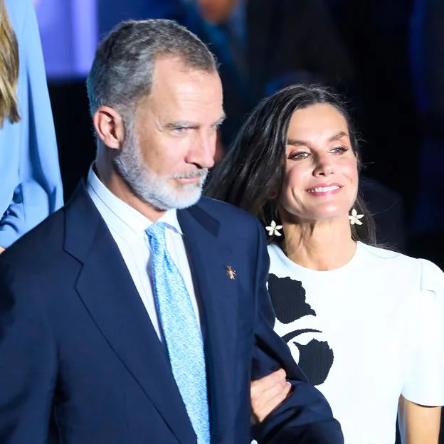 Por qué el rey Felipe ha barrido a Letizia en la lista de las 21 personas mejor vestidas del verano