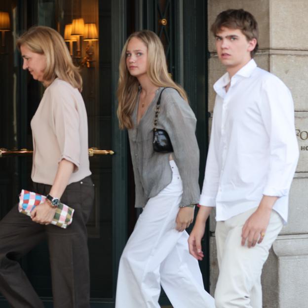 La infanta Cristina junto a sus hijos Irene y Miguel. 